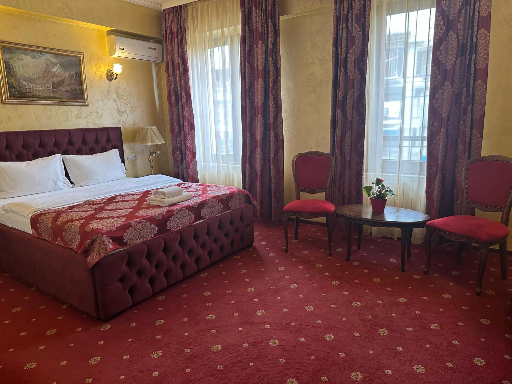 Vila Royal Bacău Esterno foto