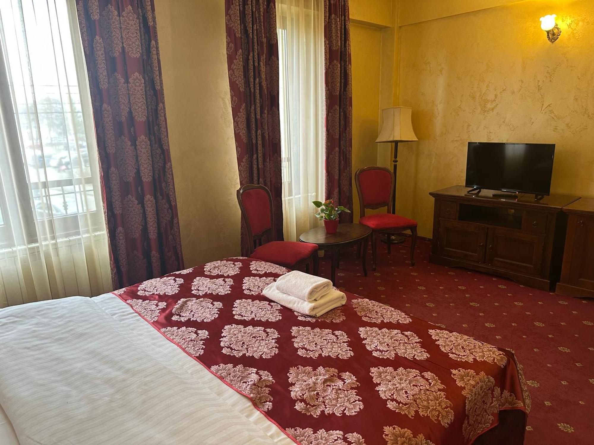 Vila Royal Bacău Esterno foto