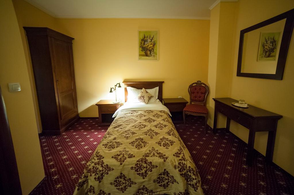 Vila Royal Bacău Esterno foto