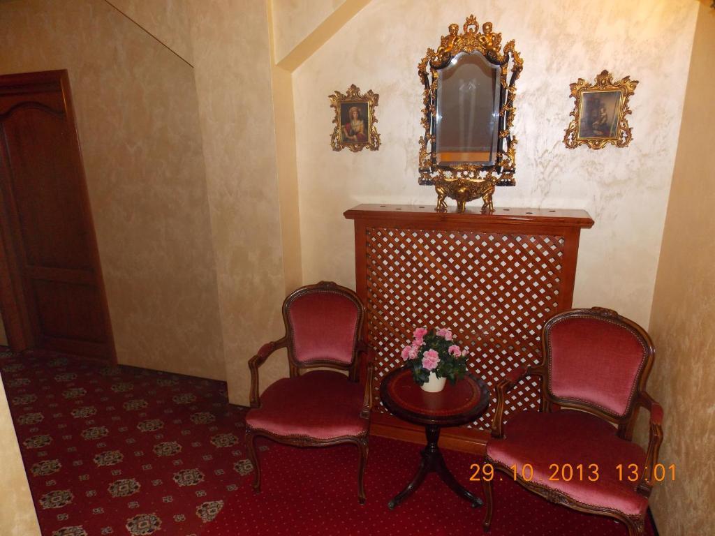 Vila Royal Bacău Esterno foto